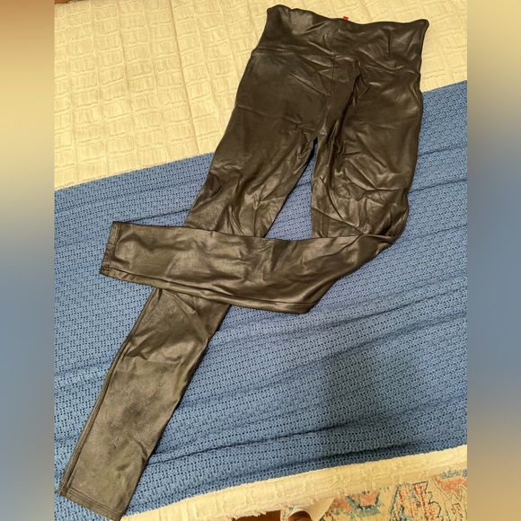 Spanx faux leather leggings size medium - Picture 2 of 5
